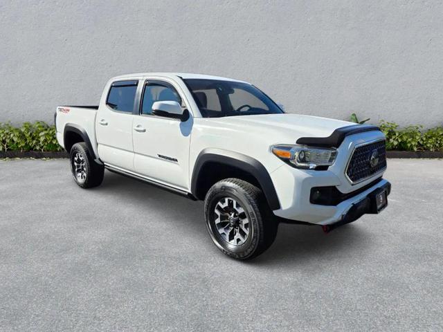 Photo of 2018 Super White Toyota Tacoma