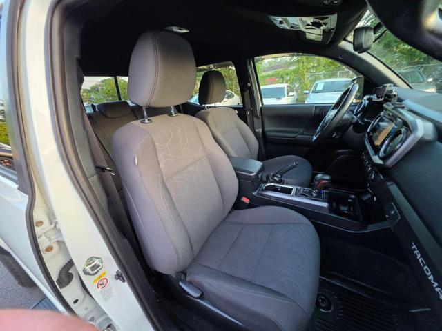 Photo of 2018 Super White Toyota Tacoma