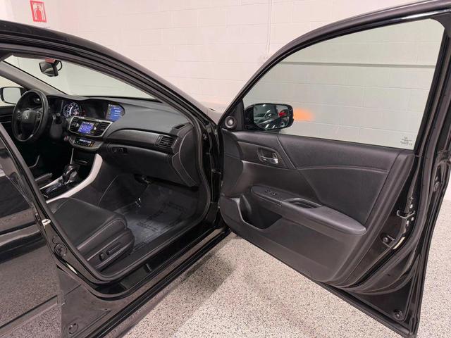 Photo of 2014 Crystal Black Pearl Honda Accord