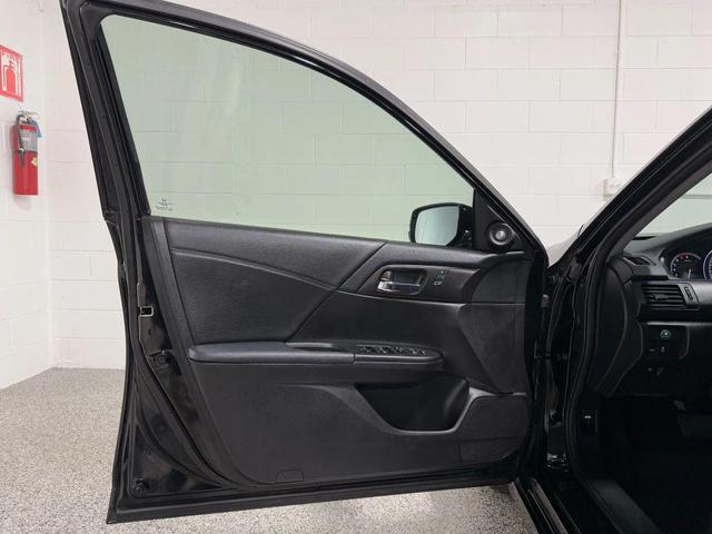 Photo of 2014 Crystal Black Pearl Honda Accord