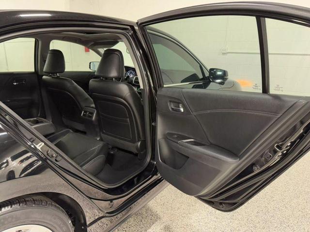 Photo of 2014 Crystal Black Pearl Honda Accord