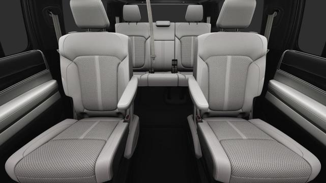 Photo of 2025 Diamond Black Crystal Pearlcoat Jeep Wagoneer