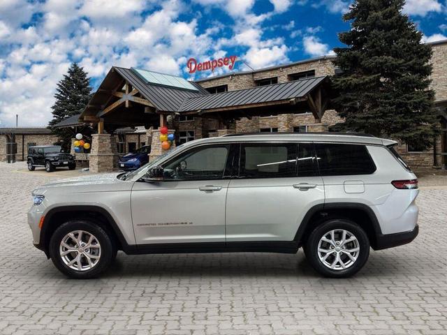 Photo of 2022 Silver Zynith Jeep Grand Cherokee L