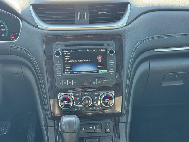 Photo of 2017 Iridescent Pearl Tricoat Chevrolet Traverse