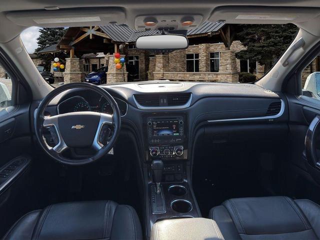 Photo of 2017 Iridescent Pearl Tricoat Chevrolet Traverse