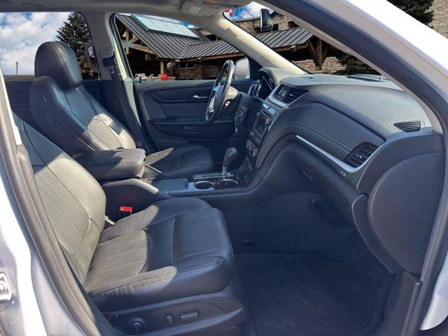 Photo of 2017 Iridescent Pearl Tricoat Chevrolet Traverse