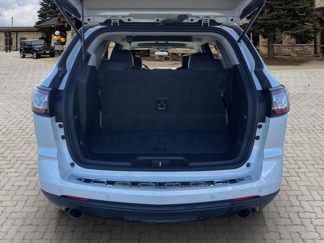 Photo of 2017 Iridescent Pearl Tricoat Chevrolet Traverse