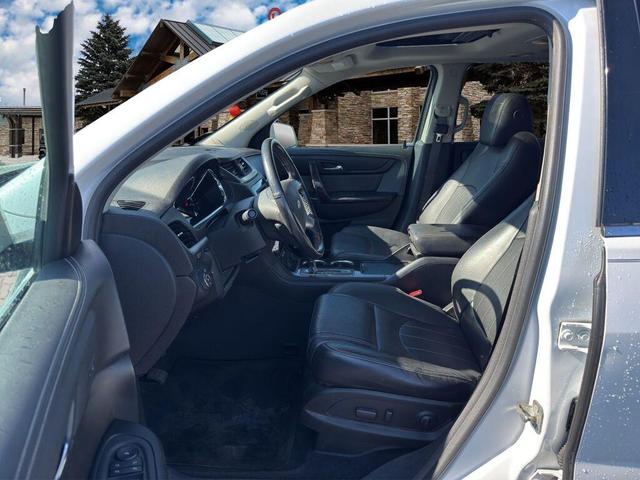 Photo of 2017 Iridescent Pearl Tricoat Chevrolet Traverse