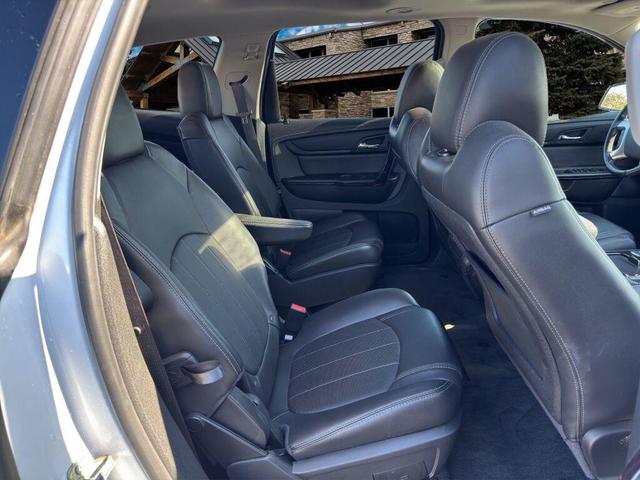 Photo of 2017 Iridescent Pearl Tricoat Chevrolet Traverse