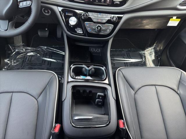 Photo of 2025 Ceramic Gray Clearcoat Chrysler Pacifica