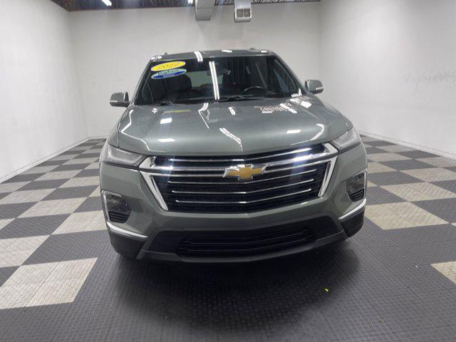 Photo of 2022 Silver Sage Metallic Chevrolet Traverse