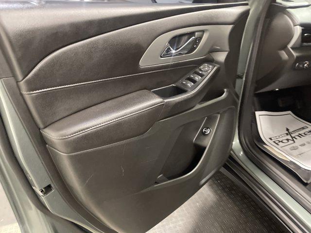 Photo of 2022 Silver Sage Metallic Chevrolet Traverse