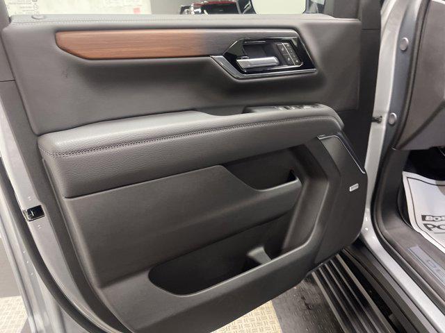 Photo of 2025 Sterling Metallic GMC Yukon XL