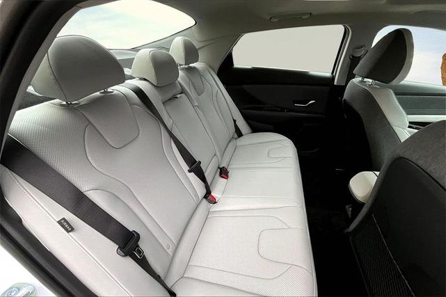 Photo of 2025 White Hyundai ELANTRA HEV