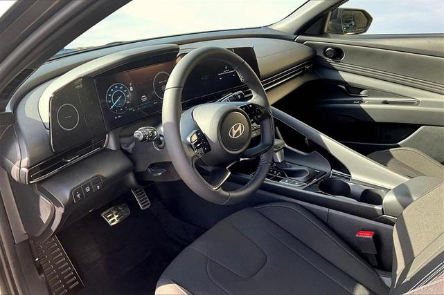Photo of 2025 Gray Hyundai ELANTRA HEV