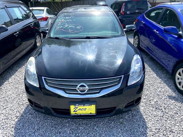 Photo of 2010 Super Black Nissan Altima