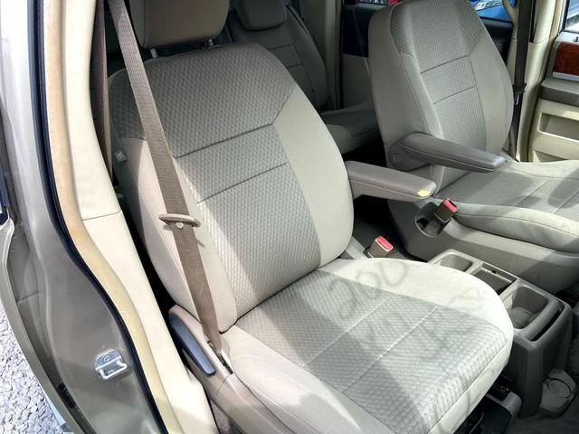 Photo of 2009 Tan Chrysler Town & Country