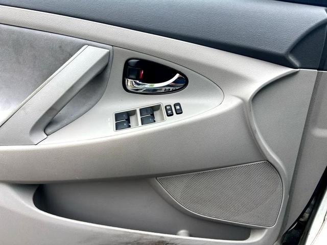 Photo of 2010 Classic Silver Metallic Toyota Camry