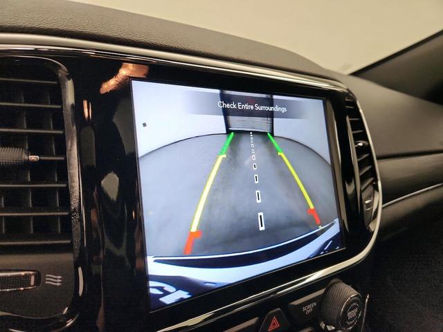 Photo of 2021 White Jeep Grand Cherokee