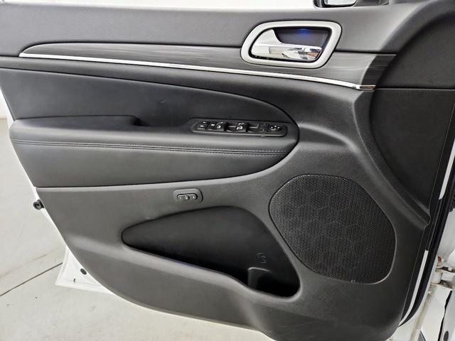 Photo of 2021 White Jeep Grand Cherokee