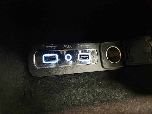 Photo of 2021 White Jeep Grand Cherokee