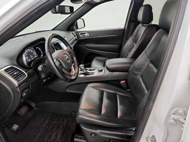 Photo of 2021 White Jeep Grand Cherokee