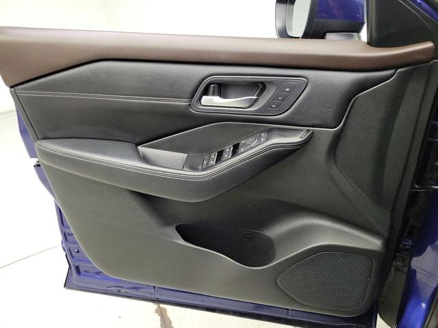 Photo of 2023 Blue Nissan Rogue