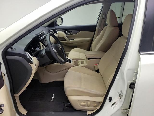 Photo of 2016 White Nissan Rogue