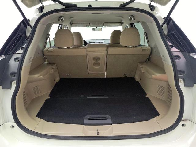 Photo of 2016 White Nissan Rogue