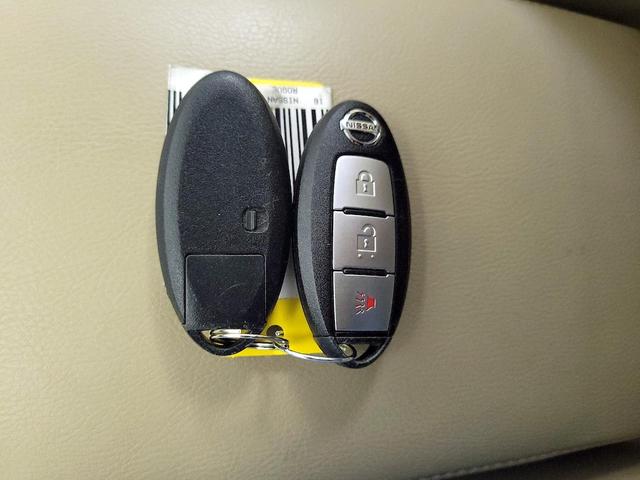 Photo of 2016 White Nissan Rogue