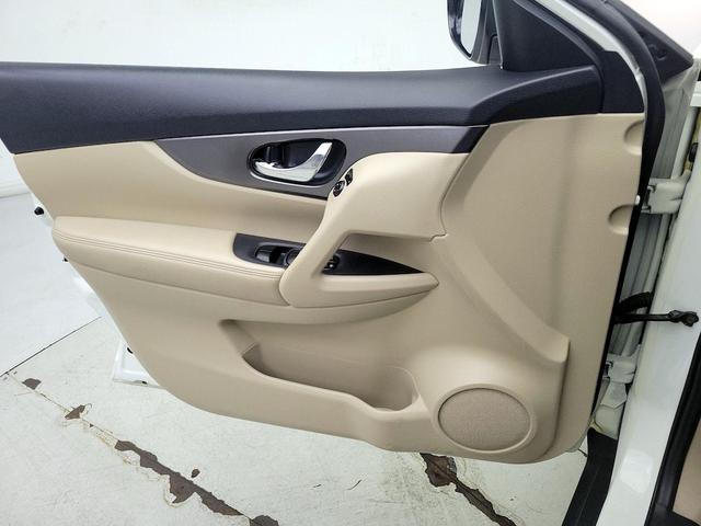 Photo of 2016 White Nissan Rogue