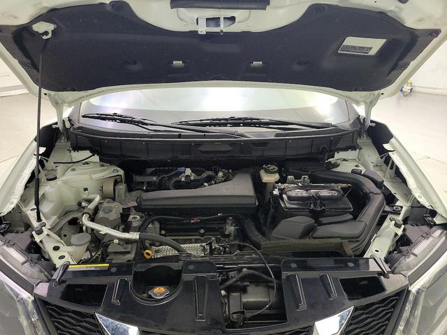 Photo of 2016 White Nissan Rogue