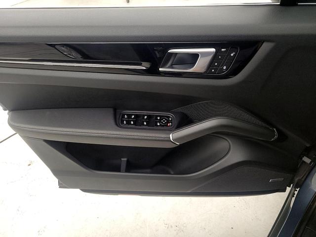 Photo of 2019 Blue Porsche Cayenne