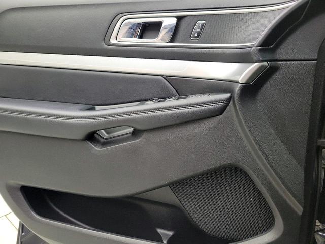 Photo of 2017 Gray Ford Explorer