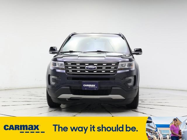 Photo of 2017 Gray Ford Explorer