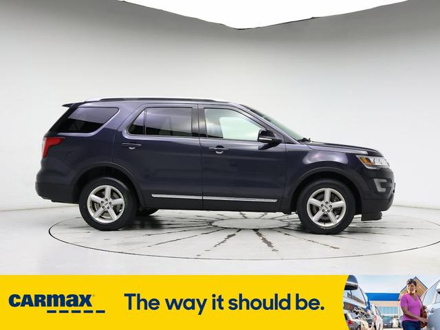 Photo of 2017 Gray Ford Explorer