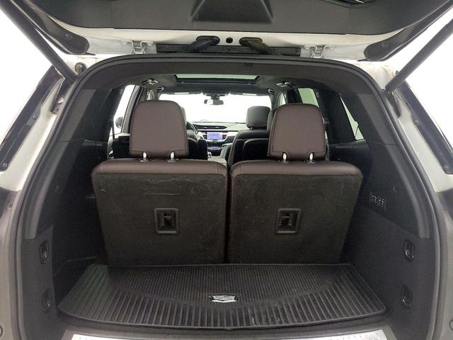 Photo of 2022 White Cadillac XT6