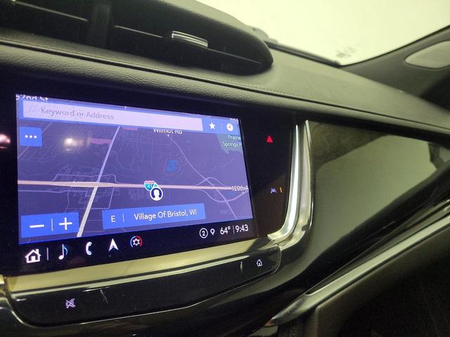 Photo of 2022 White Cadillac XT6