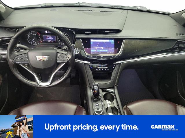 Photo of 2022 White Cadillac XT6