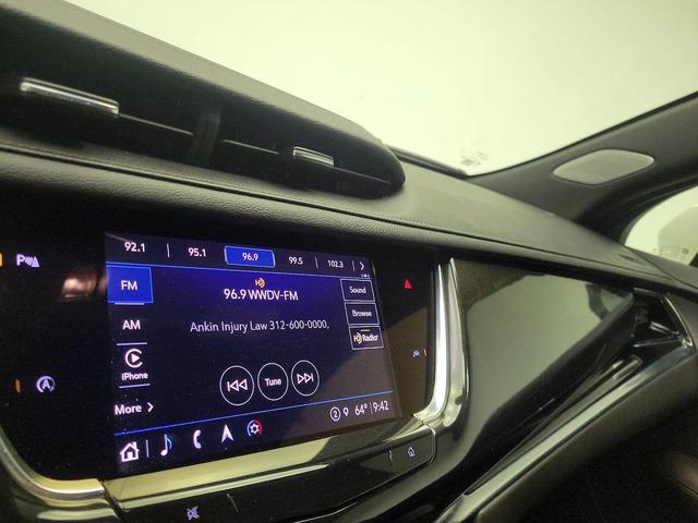 Photo of 2022 White Cadillac XT6