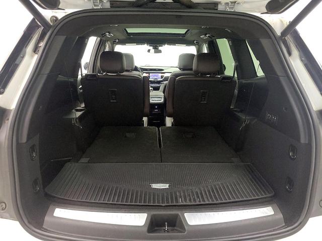 Photo of 2022 White Cadillac XT6