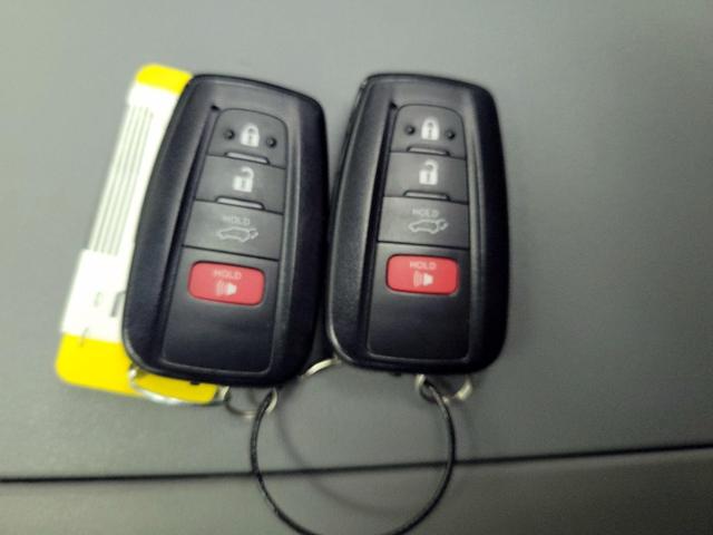 Photo of 2022 Gray Toyota Highlander Hybrid