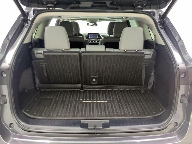 Photo of 2022 Gray Toyota Highlander Hybrid