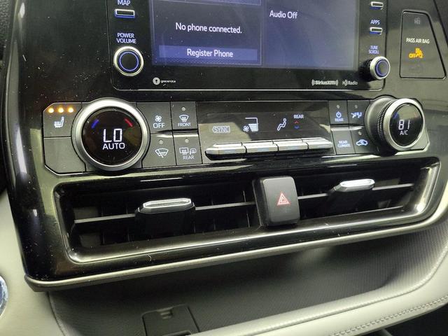 Photo of 2022 Gray Toyota Highlander Hybrid