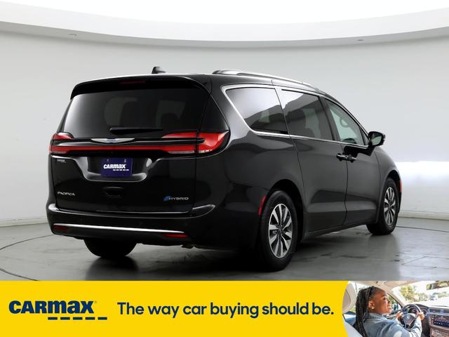 Photo of 2021 Black Chrysler Pacifica Hybrid