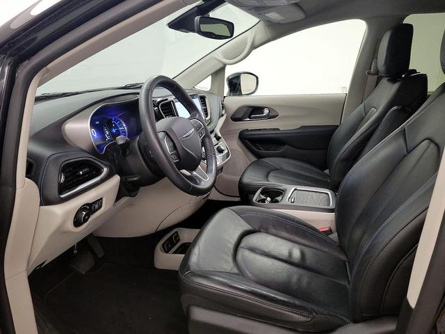 Photo of 2021 Black Chrysler Pacifica Hybrid