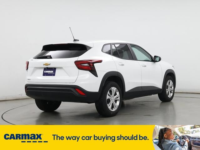 Photo of 2024 White Chevrolet Trax