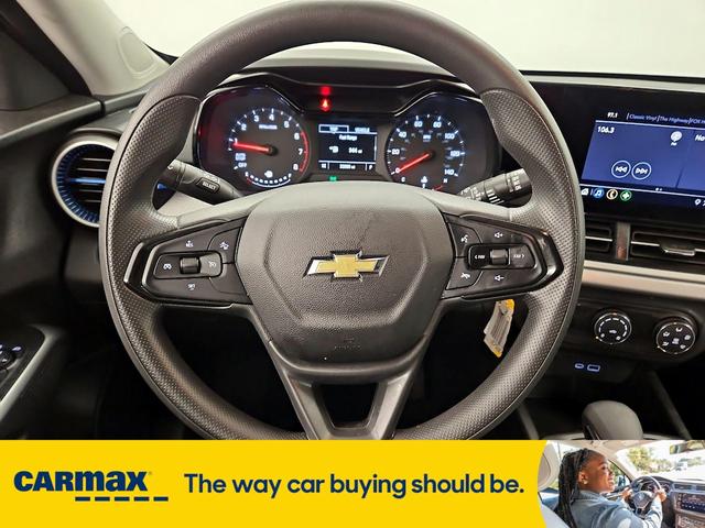 Photo of 2024 White Chevrolet Trax