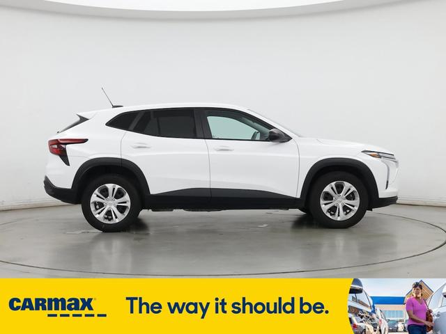 Photo of 2024 White Chevrolet Trax