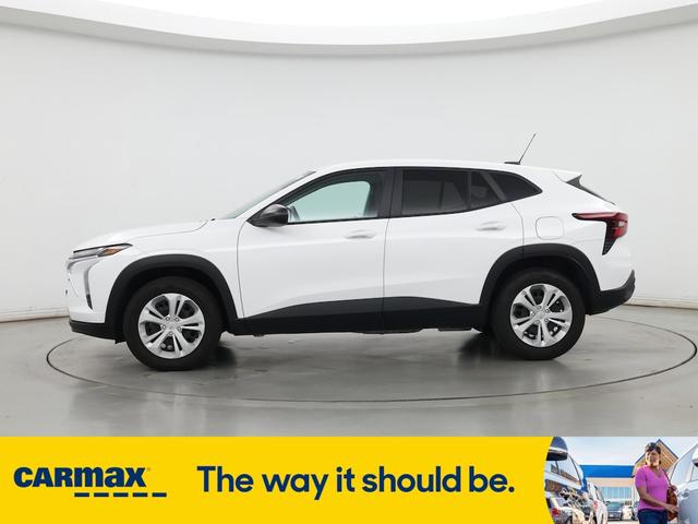 Photo of 2024 White Chevrolet Trax